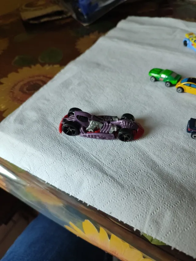 Hot Wheels Viola/Rosso Ottime Condizioni