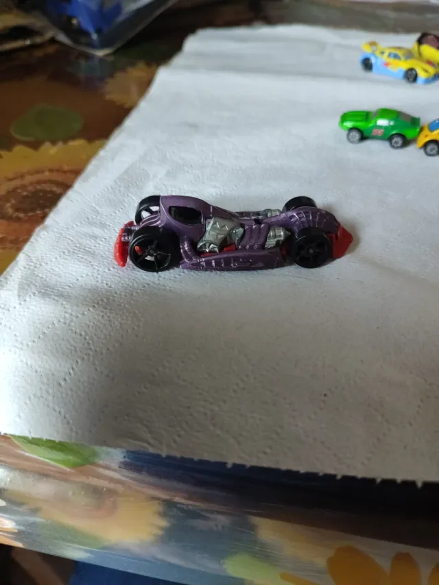 Hot Wheels Viola/Rosso Ottime Condizioni
