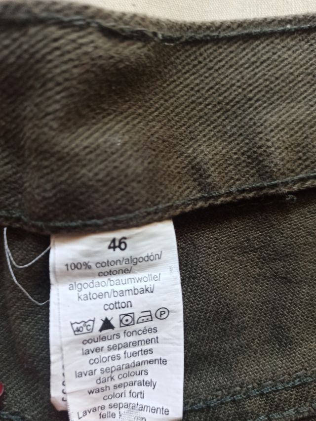 Pantalón , hombre verde oliva .