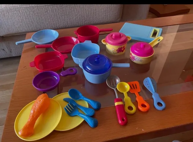 Cucina giocattolo verde con accessori