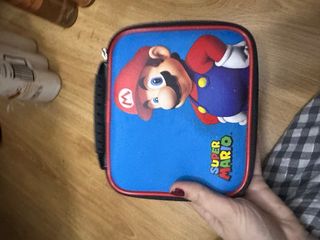 Nintendo 2DS Roja y Blanca con funda