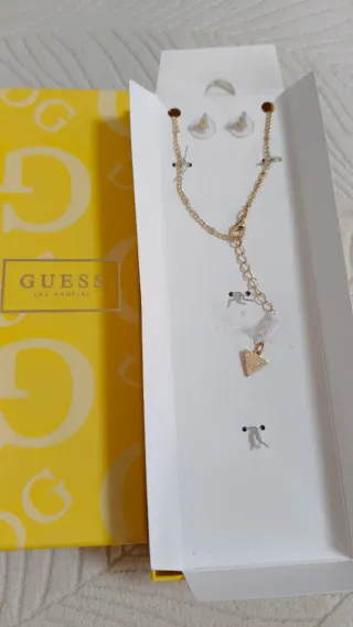 Conjunto Guess Collar y Pendientes Cruz 