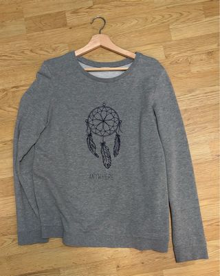 Sudadera gris con estampado de atrapasueños