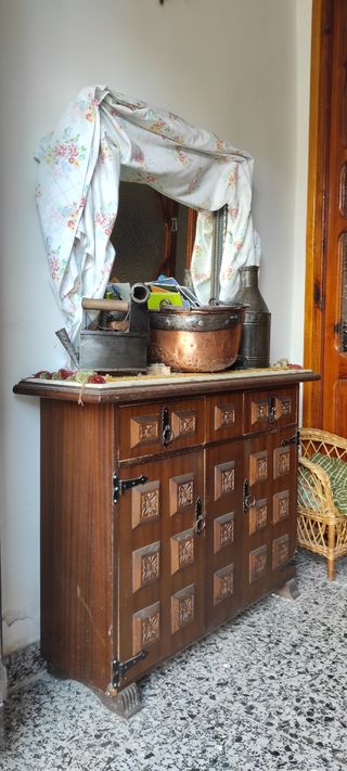 Mueble de madera estilo casa de pueblo