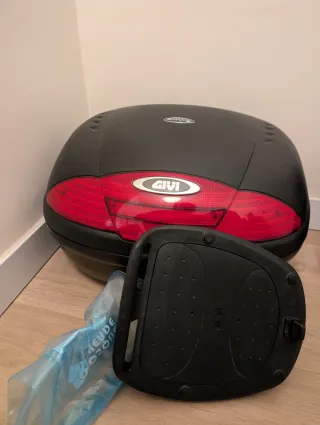 Baúl Givi 40L Top Case
