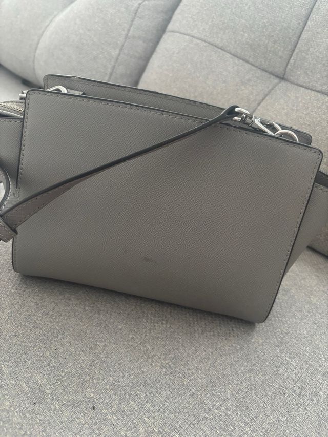 Bolso Michael Kors Gris con Tachuelas