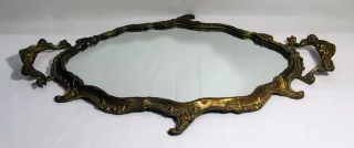 Bandeja antigua de bronce con espejo
