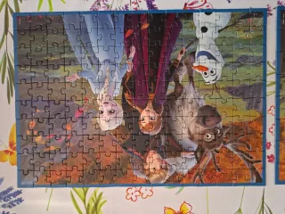 4 Puzzles Frozen de 50, 80, 100 y 150 piezas.