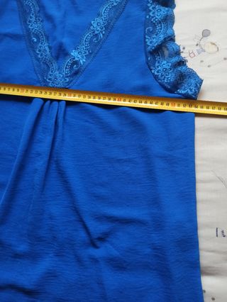 Blusa de encaje azul talla L
