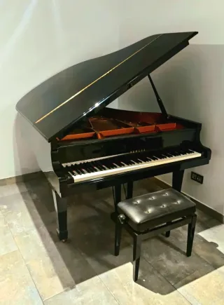 Piano de Cola Yamaha C2 Negro muy buen estado.