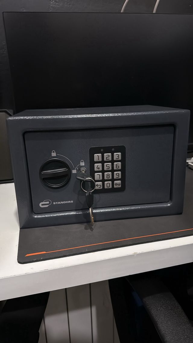 Caja Fuerte Standers Digital y Llave