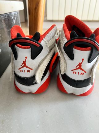 Zapatillas Jordan Air Blancas y Rojas