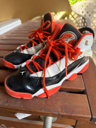 Zapatillas Jordan Air Blancas y Rojas