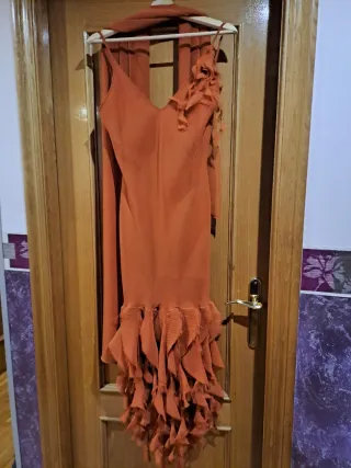 Vestido largo naranja con volantes