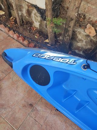 Kayak azul con 2 remos