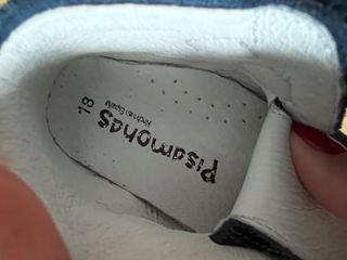 Patucos azules de ante con velcro