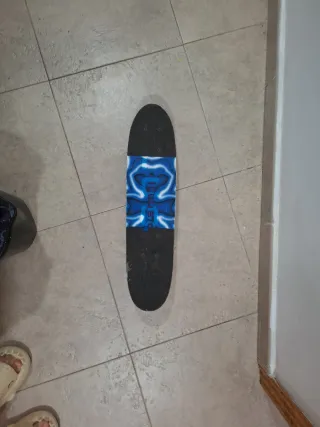 Skate con diseño azul