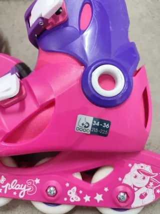 Patines 4 ruedas niña con protecciones y patinete.