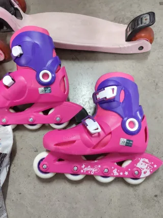 Patines 4 ruedas niña con protecciones y patinete.