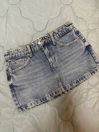 Falda vaquera Zara larga y corta mango 
Una 10Euro