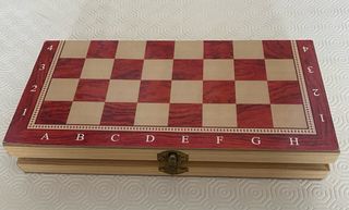 Juego de ajedrez y damas de madera
