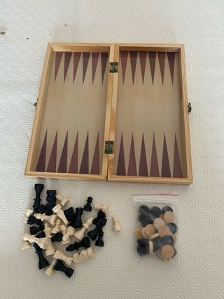 Juego de ajedrez y damas de madera
