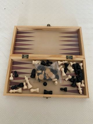 Juego de ajedrez y damas de madera