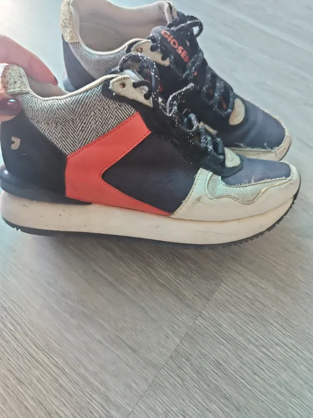 Zapatillas Gioseppo Negras y Azules