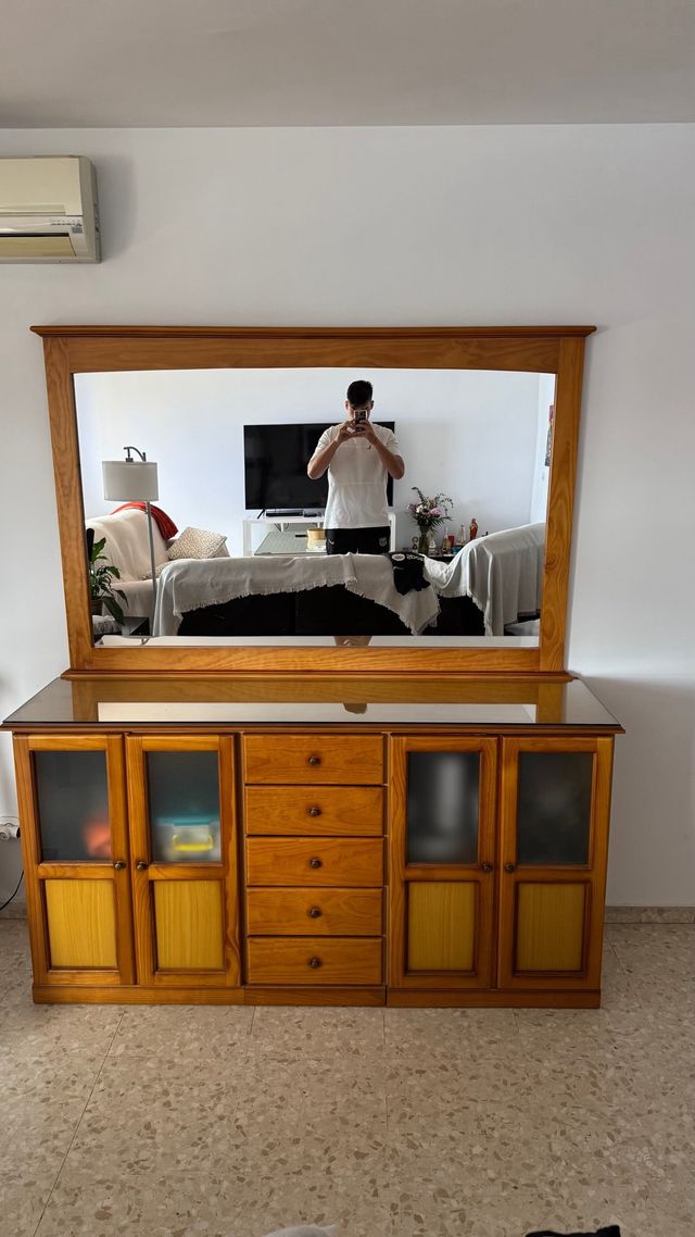 Aparador madera con espejo y cristal