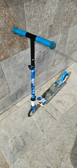 Patinete infantil azul y blanco