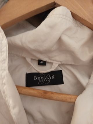 Chaqueta blanca con detalles