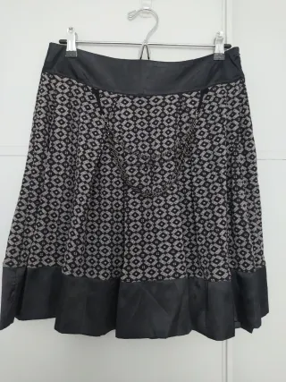 Falda vintage geométrica gris y negra