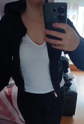 Sudadera crop Zara interlock negra o beige