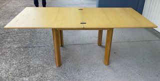 Tavolo quadrato in legno massello