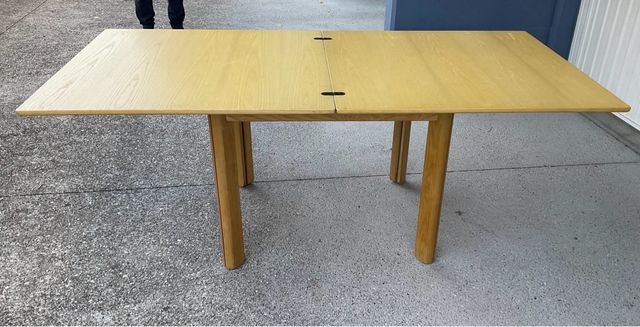 Tavolo quadrato in legno massello