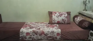 Sofá marroquí de tela y terciopelo