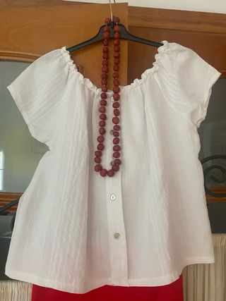Conjunto talla M Blusa Blanca y Falda Roja