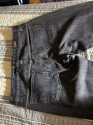 Pantalón vaquero negro