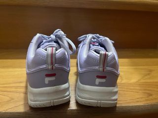 Zapatillas Fila Moradas y Blancas