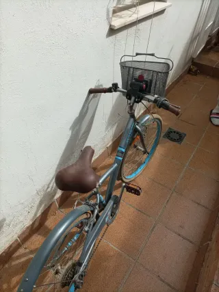 Bicicleta de paseo con cesta (se puede quitar)