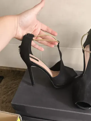 Zapatos fiesta elegantes Stradivarius Negros Tacón