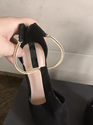 Zapatos fiesta elegantes Stradivarius Negros Tacón