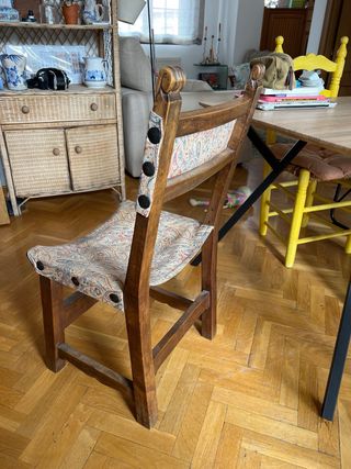 Sillas de madera restauradas (2 unidades)