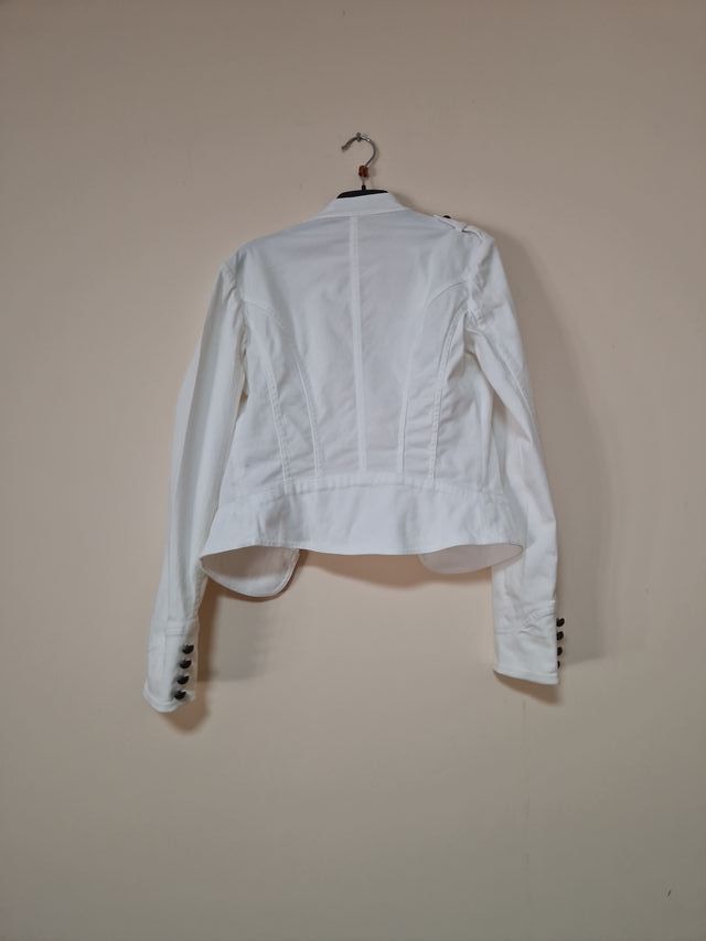 Chaqueta militar blanca