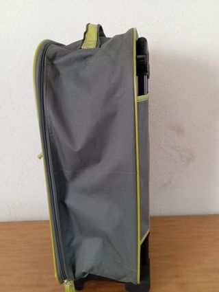 Maleta de cabina gris y verde