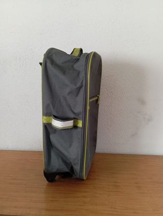 Maleta de cabina gris y verde