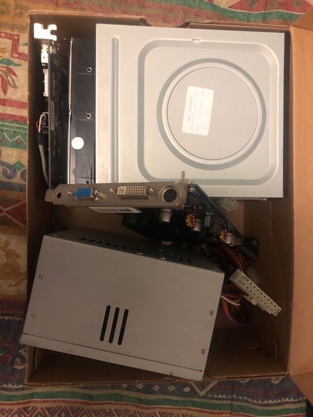 Piezas de PC: Fuente, CD/DVD, Tarjeta Gráfica URGE