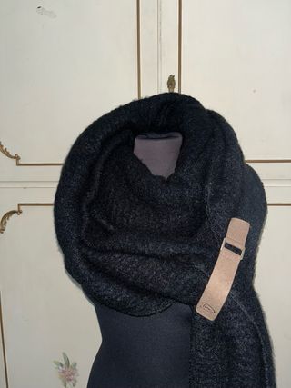 Ampio e morbido scialle/sciarpa nero