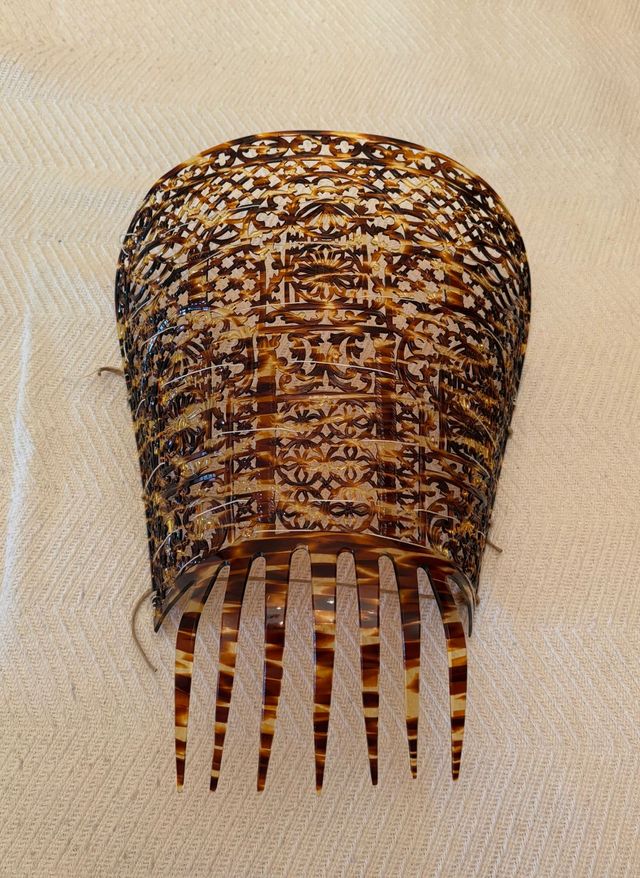 Peineta y mantilla negra antiguas