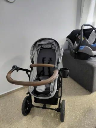 Carrito de bebé y silla de coche